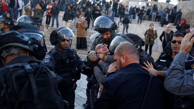 الاحتلال يعتدي على شبان قرب باب العامود في القدس المحتلة