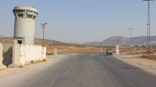 الاحتلال ينصب برجا عسكريا في واد سعير شمال الخليل