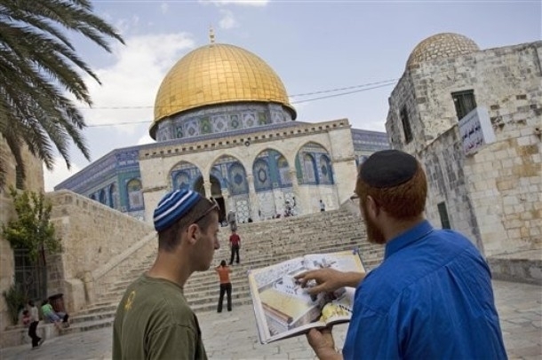 مفتي القدس يضع مؤتمر “دور الافتاء” بصورة الهجمة الإسرائيلية على القدس