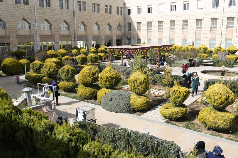 غيث: جامعة القدس تعمل على تطوير نموذج لجهاز تنفس