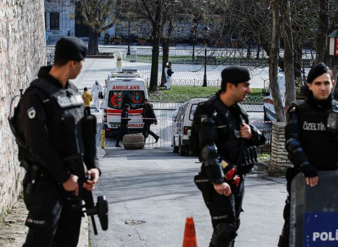تركيا: مقتل ثلاثة من رجال الشرطة بالرصاص