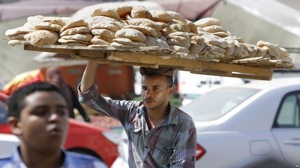 التضخم يلقي بظلاله على فرص التعافي الاقتصادي في مصر
