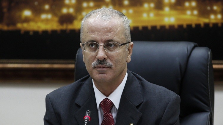 الحمد الله يقدم واجب العزاء لذوي الشهيد جاسم نخلة في مخيم الجلزون