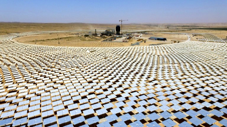 اسرائيل تبدأ ببناء أعلى برج شمسي في العالم وسط الصحراء