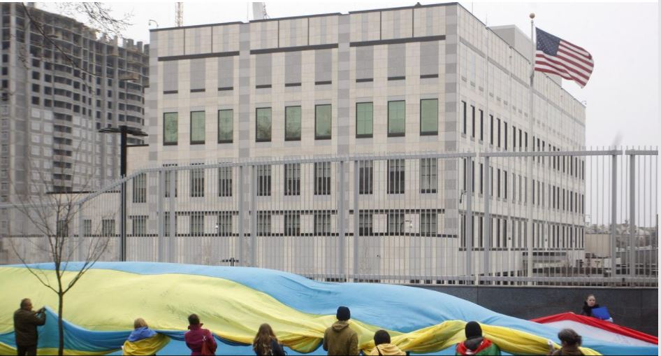انفجار داخل سفارة الولايات المتحدة في كييف