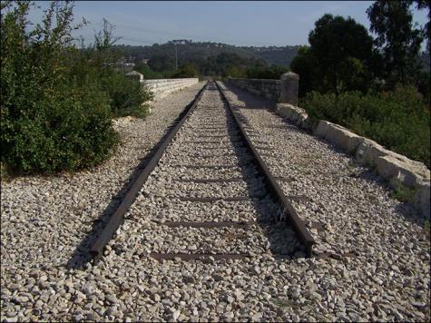 الأردن ترد على أنباء وجود خط سكة حديد بينها وبين إسرائيل
