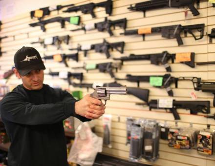 واشنطن تدرس حظر بيع السلاح بعد مجزرة لاس فيغاس