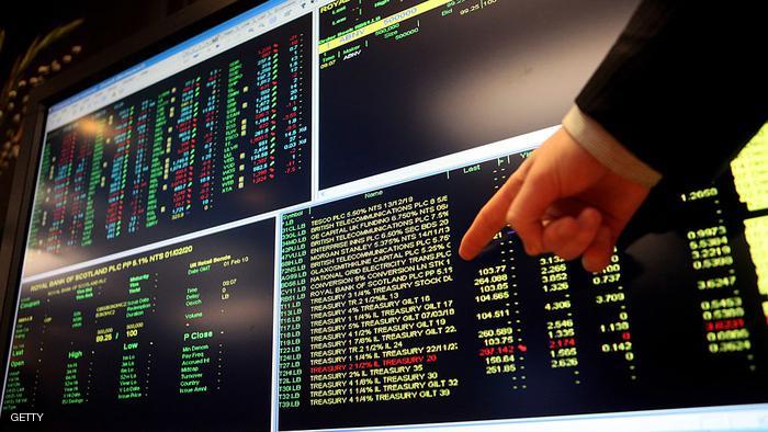 LONDON, ENGLAND - FEBRUARY 01: A London Stock Exchange employee points out a new RBS bond issued today on February 1, 2010 in London, England. The London Stock Exchange has launched a new bond trading market aimed at private investors. The new system will allow UK investors to purchase government and company bonds in denominations as low as 1000 GBP for the first time. (Photo by Oli Scarff/Getty Images)