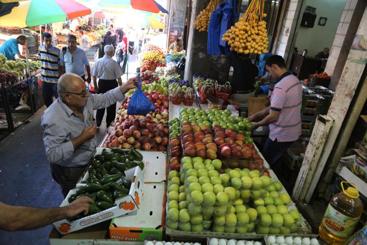 غنام وسلطان يبحثان التعاون في تنفيذ قرار منع استيراد الخضار والفواكه من الاحتلال