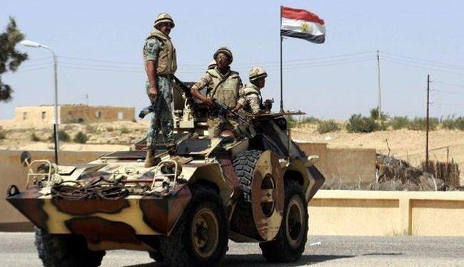 مقتل 10 جنود في هجوم انتحاري على حاجز عسكري شمال سيناء