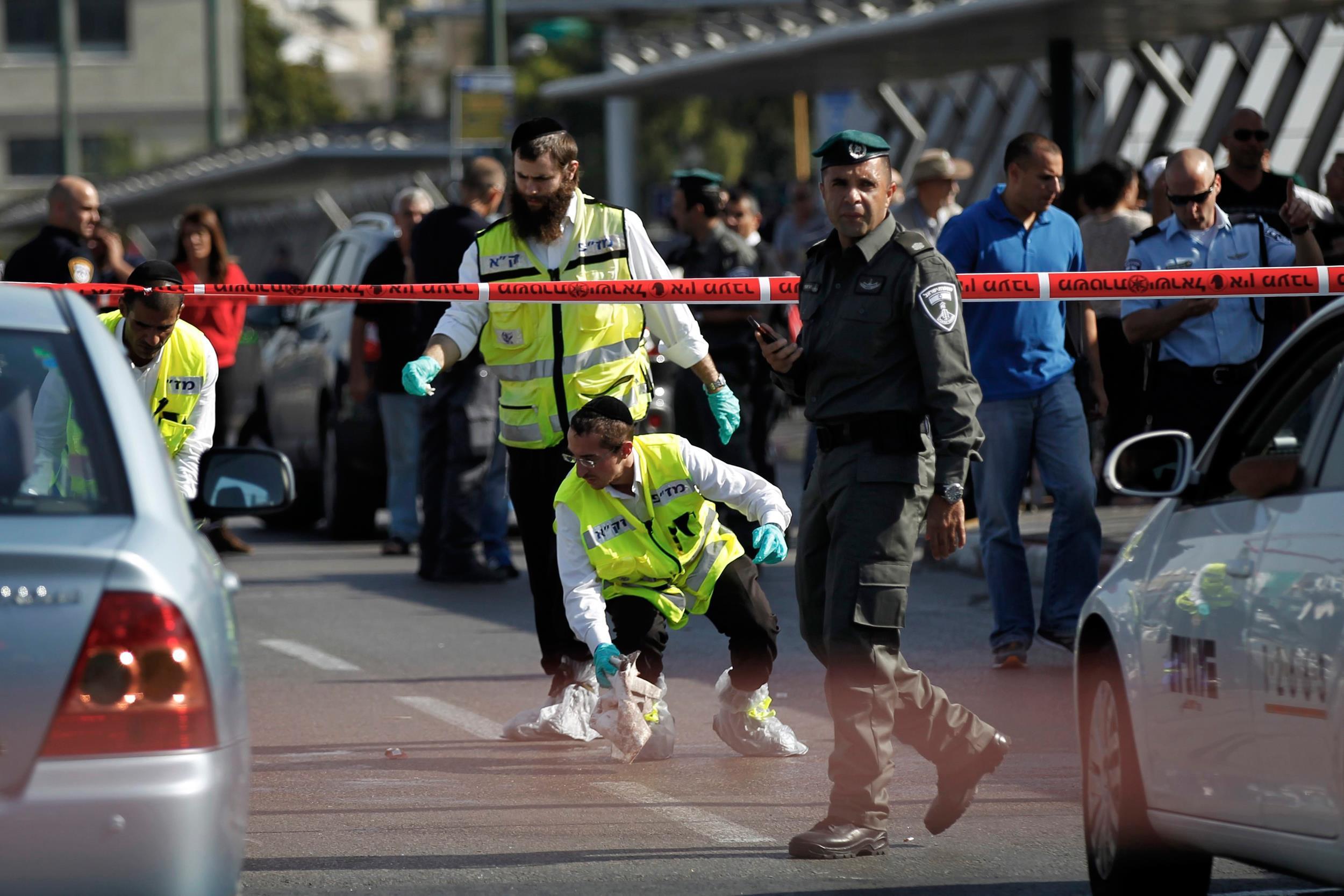 اصابة فلسطيني بزعم محاولته طعن شرطي اسرائيلي بنتانيا