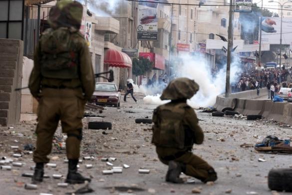اصابات واعتقالات خلال مواجهات مع الاحتلال وسط الخليل