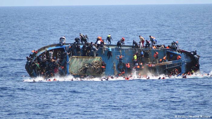 العثور على 11 جثة في قارب مطاطي مكتظ بالمهاجرين قبالة ليبيا