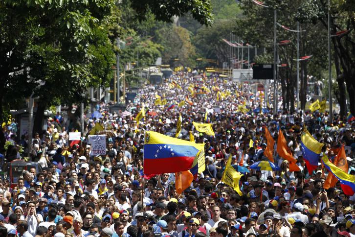 “الخارجية والمغتربين” تدين المحاولة الانقلابية في فنزويلا