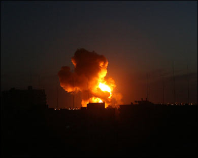 الطيران الحربي الإسرائيلي يقصف أهدافا في مدينة غزة وجباليا