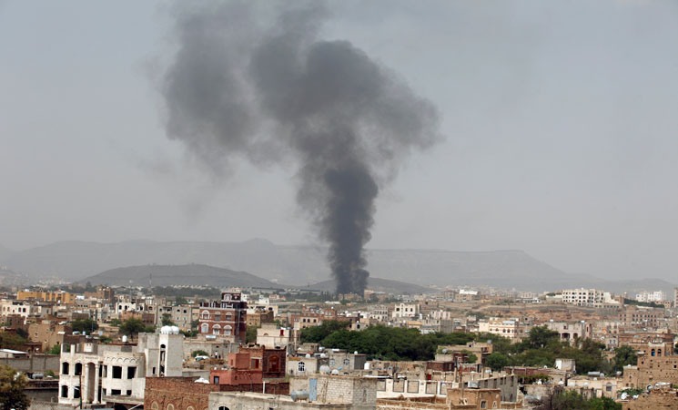 طيران التحالف العربي يقصف مقر ألوية الصواريخ اليمنية بصنعاء