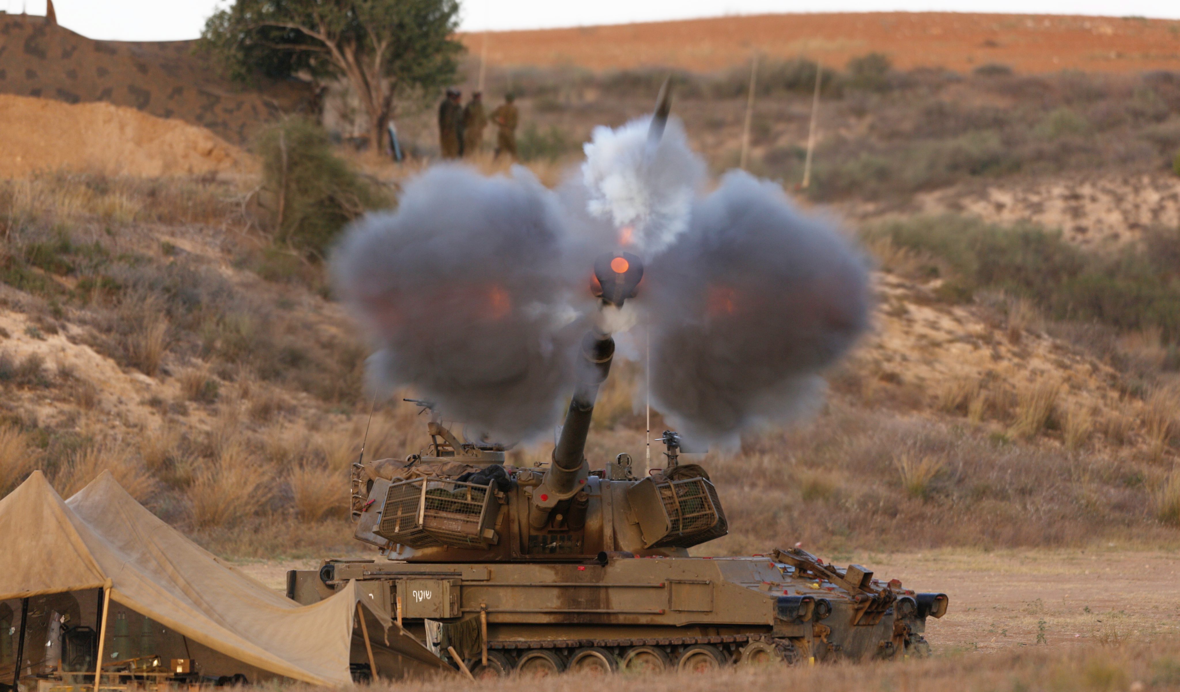 epa04314063 An Israeli 155mm artillery unit located next to the Israeli border with Gaza, fires toward targets in the Gaza Strip, 13 July 2014. The Israeli army warned residents in northern Gaza to leave their homes 'for their own safety.' The Israeli military said Hamas militants fired 36 rockets on 12 July 2014, two of which were intercepted by the Iron Dome missile defence system. EPA/ATEF SAFADI