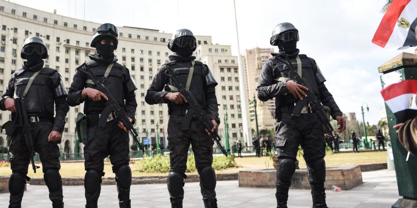 ملثمون يقتلون شرطيا مصريا في القاهرة