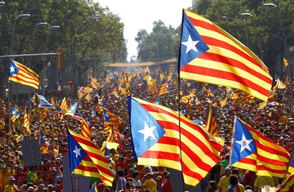 الحكومة الاسبانية تحذر بإقالة إدارة إقليم كتالونيا ووضع المؤسسات الأمنية والمالية المحلية تحت سيطرتها