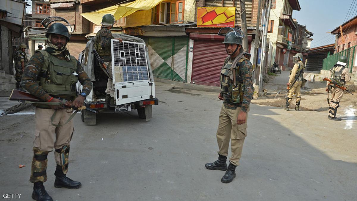 Indian government security forces stand guard near the mosque during the Muslim festival of Eid-ul-Adha during a curfew in Srinagar on September 13, 2016.
Deadly violence flared across India-controlled Kashmir on September 13 at the start of Eid, with at least two people shot dead by security forces and dozens more wounded, police and medics said. Around 80 Kashmiris have died in the two months since popular rebel Burhan Wani was gunned down on the southern edge of the region, making it one of the worst bouts of unrest since a full-blown armed rebellion was at its peak in the 1990s. / AFP / TAUSEEF MUSTAFA (Photo credit should read TAUSEEF MUSTAFA/AFP/Getty Images)