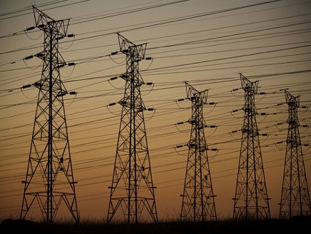 “كهرباء إسرائيل” تهدد بقطع الكهرباء عن المناطق الفلسطينية