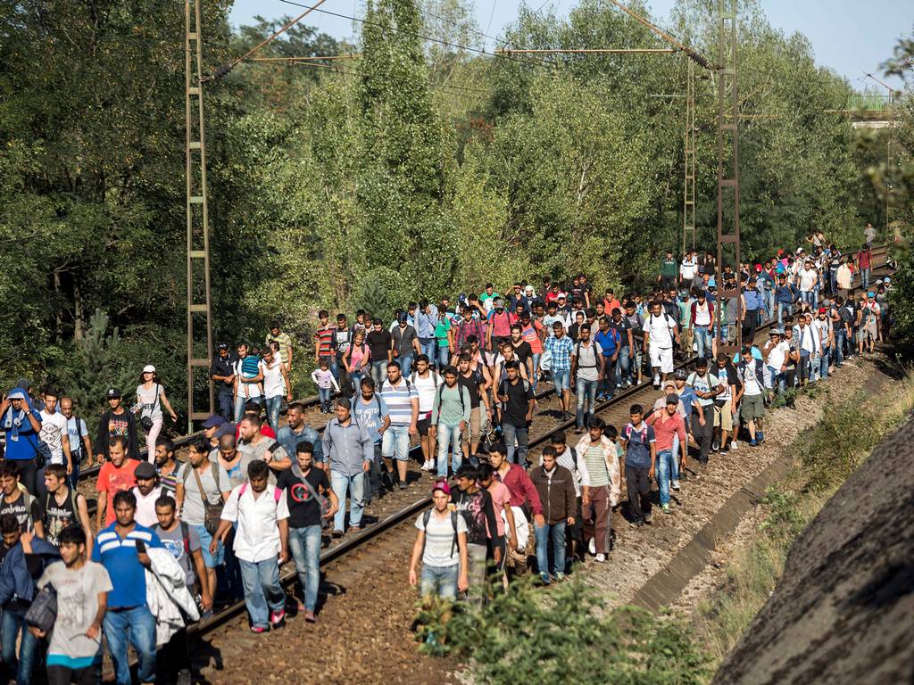 هنغاريا تعتمد قرارا بـ”توقيف” اللاجئين