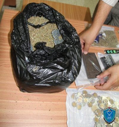 الشرطة تكشف مخزنا للمخدرات وتضبط بداخله 15 كغم في بلدة الرام
