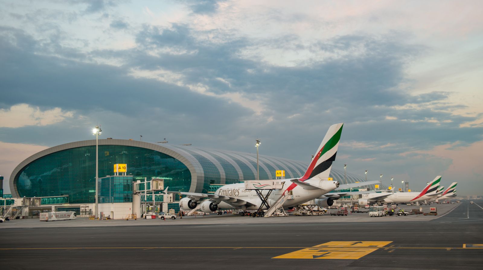 طائرة من دون طيار تغلق مطار دبي