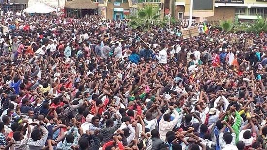عشرات ألاف الأمهريين يتظاهرون في شمال اثيوبيا ضد الحكومة