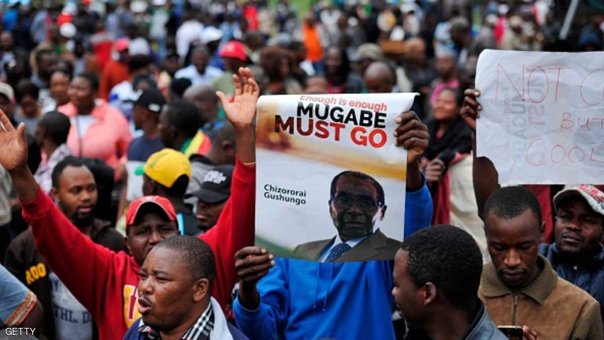 الآلاف في شوارع زيمبابوي ابتهاجا بـ”سقوط موغابي”