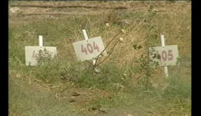 الحكومة: دفن جثامين الشهداء في “مقابر الأرقام” خطوة انتقامية