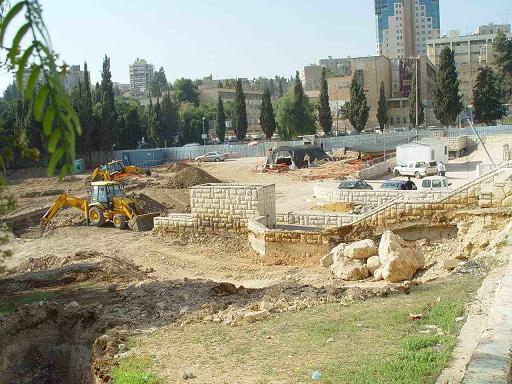 الاحتلال يُدنّس مقبرتي مأمن الله وباب الرحمة في القدس