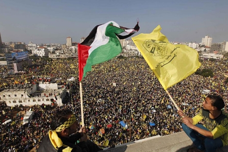 مئات الآلاف من المواطنين يحتشدون في ذكرى الشهيد ياسر عرفات بغزة