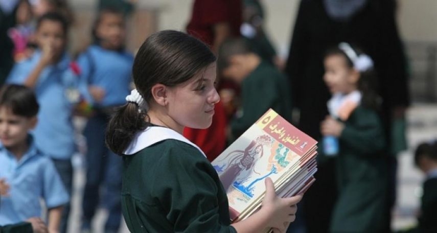 “شؤون القدس” تحذر من مخاطر مخطط تهويد المنهاج الفلسطيني بالقدس واستهداف الطالب المقدسي