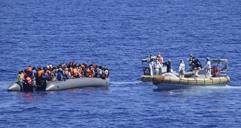 خفر السواحل الليبي ينقذ 250 مهاجرا لدى محاولتهم الوصول إلى إيطاليا