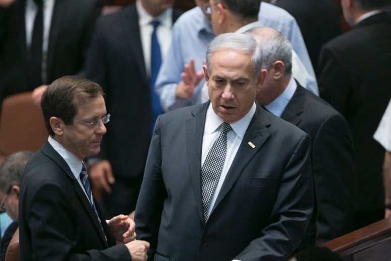 نتنياهو يستأنف جهوده لضم المعسكر الصهيوني لحكومته والاخير ينفي