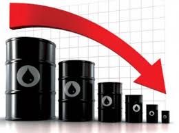 النفط يهبط عقب زيادة مفاجئة في المخزونات الأميركية