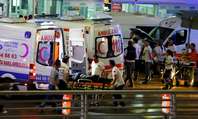 مصر تعيد المصابين المصريين في حادث اتاتورك الى القاهرة