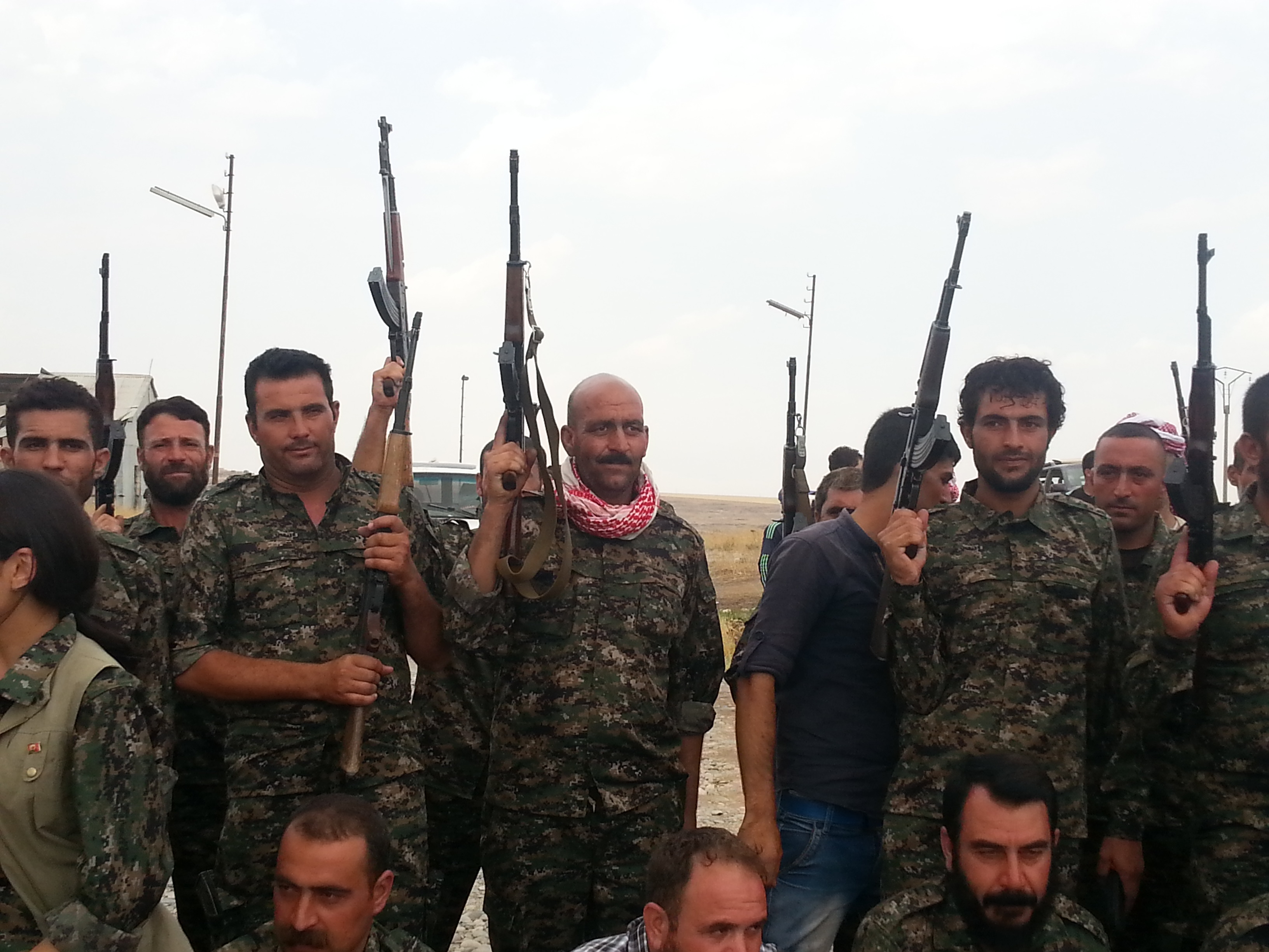 مصادر أمنية: وحدات حماية الشعب الكردية السورية تعزز قواتها في منبج