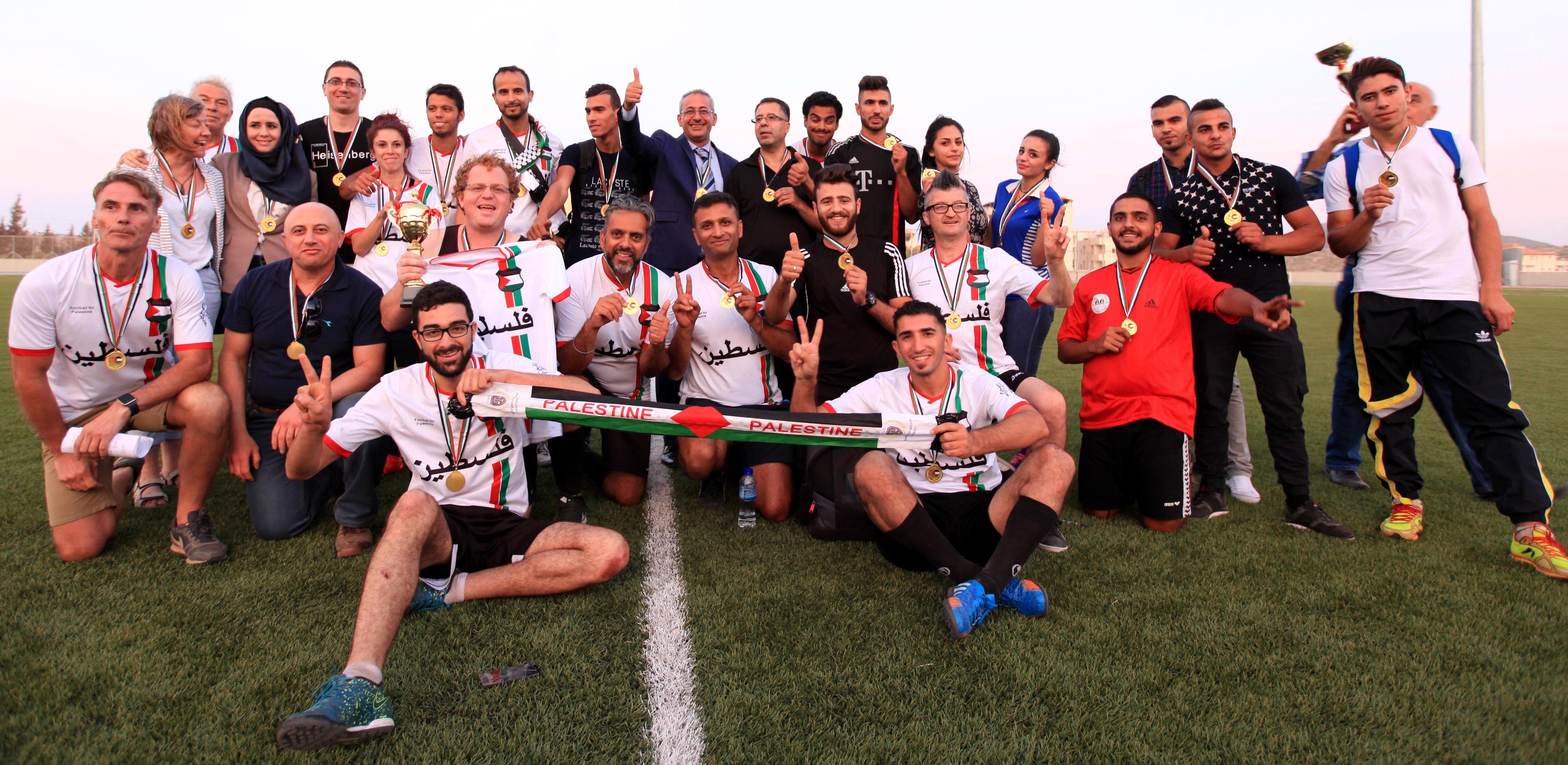 الجامعة العربية الأمريكية تستقبل الفريق البريطاني “كرة القدم من أجل فلسطين”