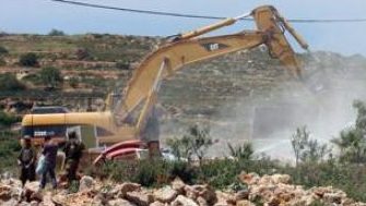 الاحتلال يخطر بهدم منشأة زراعية في الولجة غرب بيت لحم